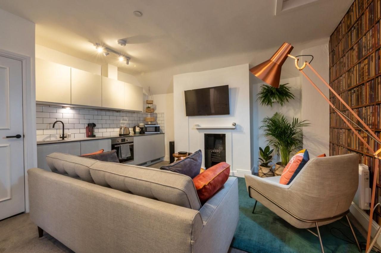 Contemporary Apartment On The Historic Rows Chester Esterno foto
