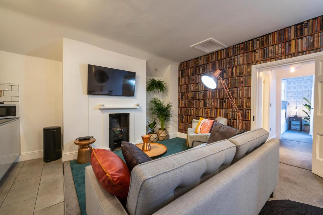 Contemporary Apartment On The Historic Rows Chester Esterno foto