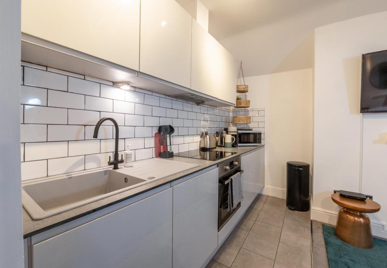 Contemporary Apartment On The Historic Rows Chester Esterno foto