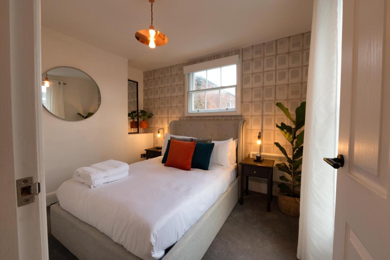 Contemporary Apartment On The Historic Rows Chester Esterno foto